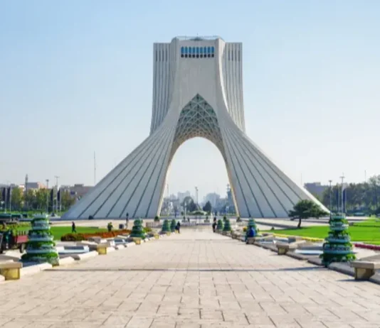 যুদ্ধের আতঙ্কে ইরানের মানুষ