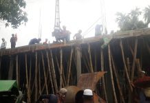 শ্রীনগরে রুদ্রপাড়া মাদ্রাসার নতুন ভবনের প্রথম তলার ছাদ ঢালাই কাজ চলমান আর্থিক অনুদান প্রয়োজন